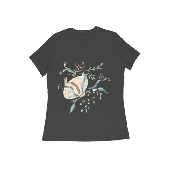 Curved t-shirt pattern with a regular fit