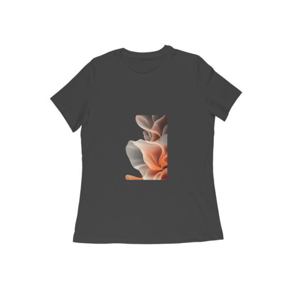 Curved t-shirt pattern with a regular fit